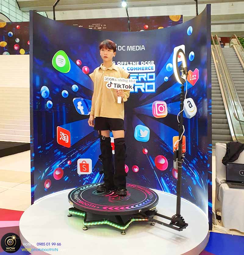 thiết bị photo booth in ảnh lấy ngay tăng sự vui vẻ