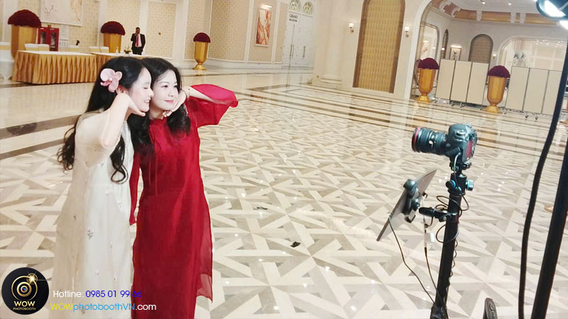 Cách chọn trang phục phối hợp để chụp photo booth thêm đẹp