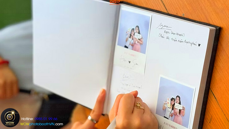 Sổ ký tên hiện đại kết hợp cùng photobooth