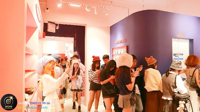 Lợi ích và đặc điểm của photo booth kín chụp ảnh lấy liền